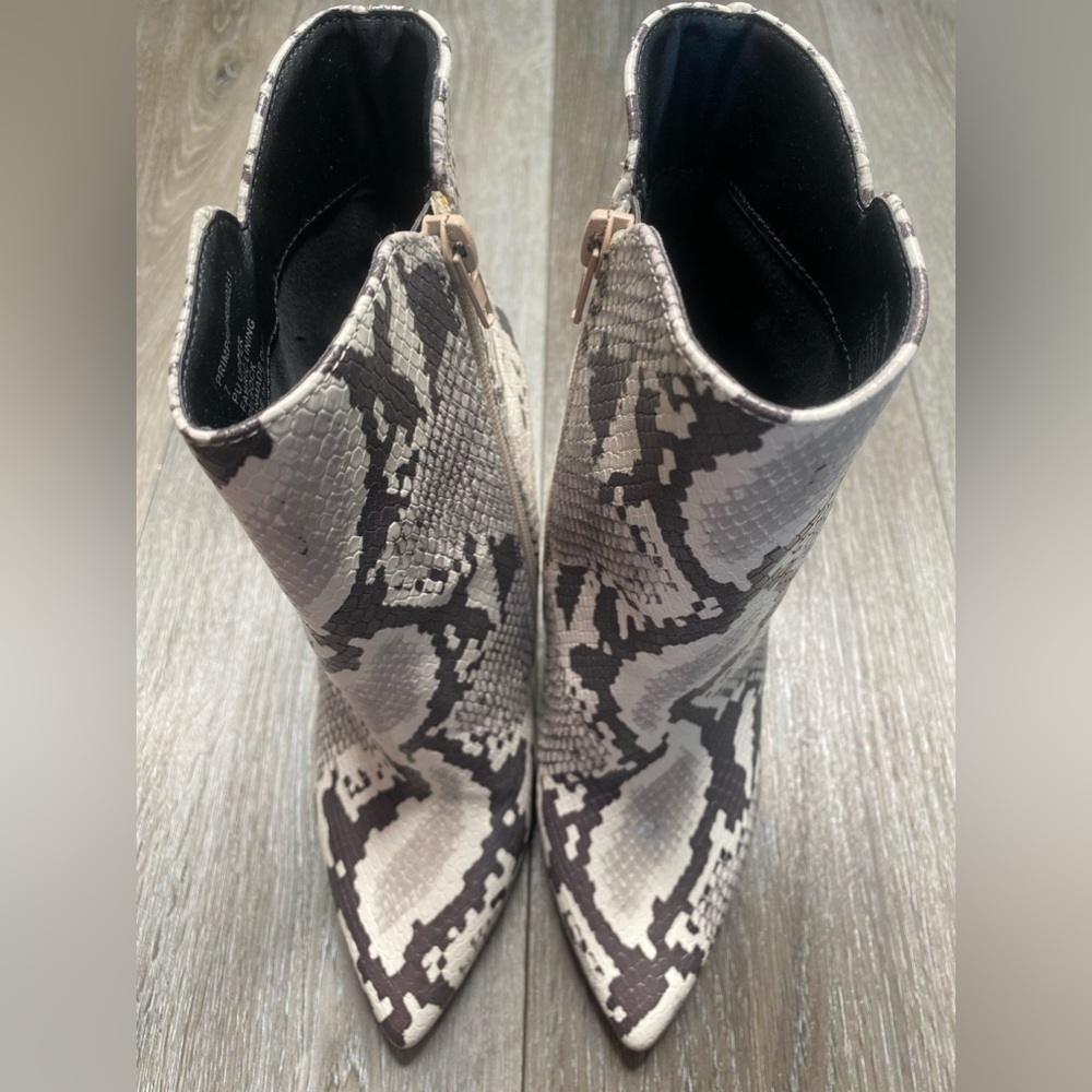Madden Girl Snake Print Ankle Booties Pointed Toe Primpp/Prim02J1 Size 7 - Picture 2 of 16